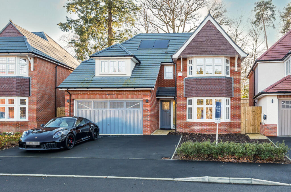 Main image of property: Watts Common Way, Aldershot, Hampshire, GU11
