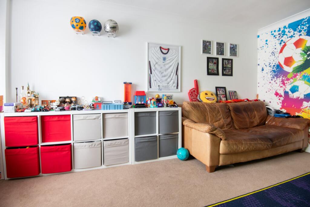 Naseby Close, Wellingborough, NN8 - View 5