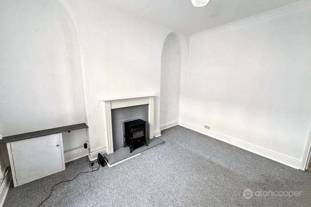 House in Nuneaton and Bedworth, Warwickshire - View 4