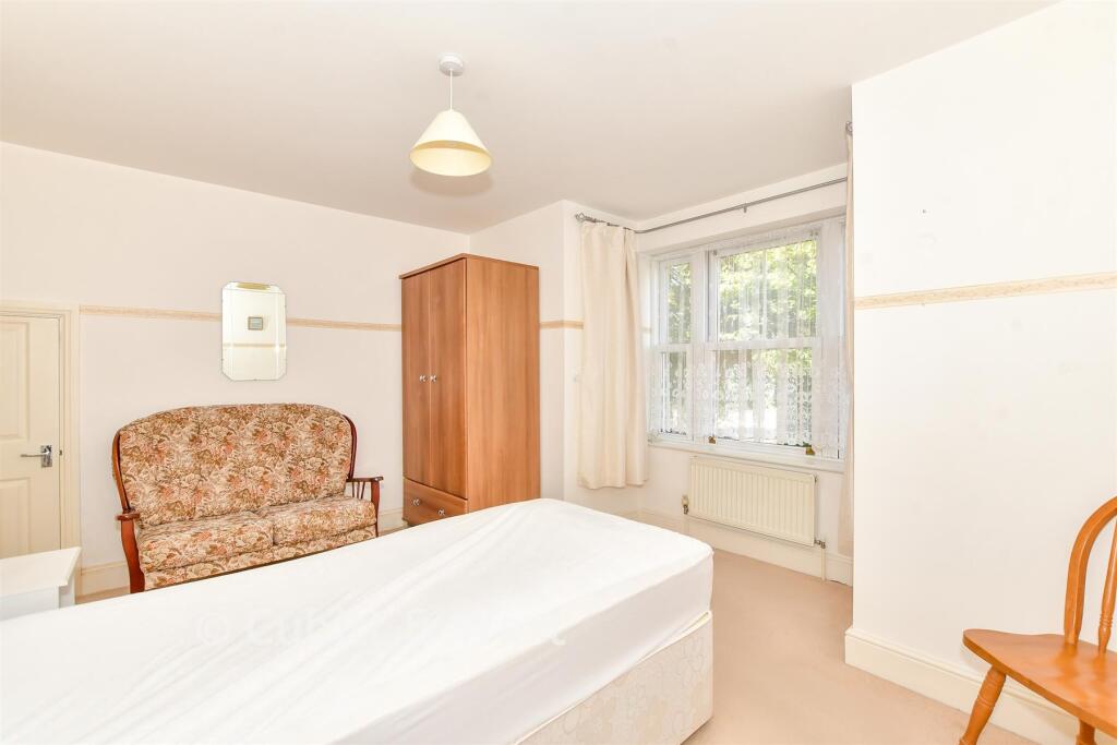 Apartment in Waterlooville, Denmead retail, Denmead - View 3