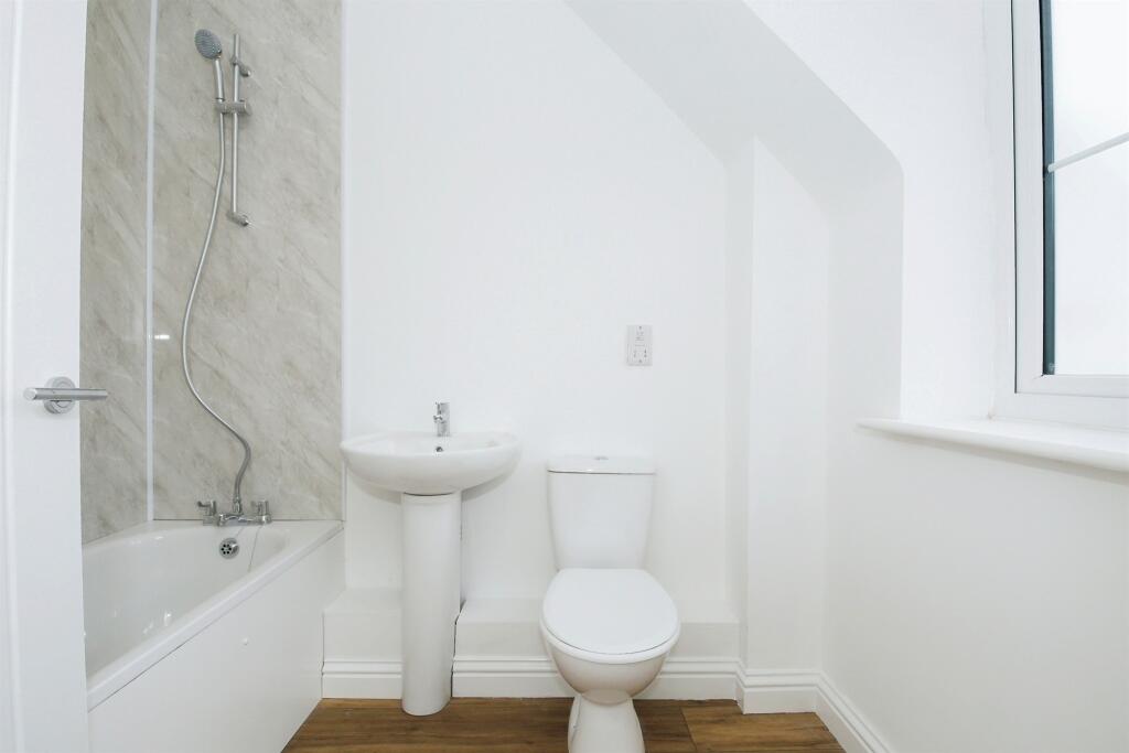 House in South Holland, Pinchbeck - More