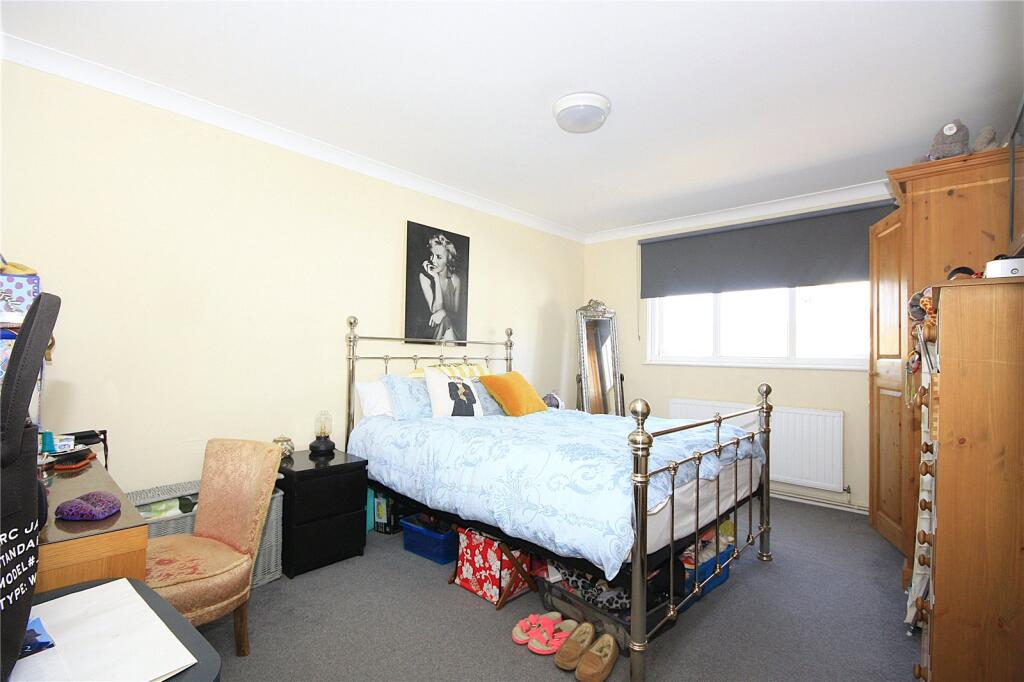 Greywell Road, Havant, Hampshire, PO9 photo 4