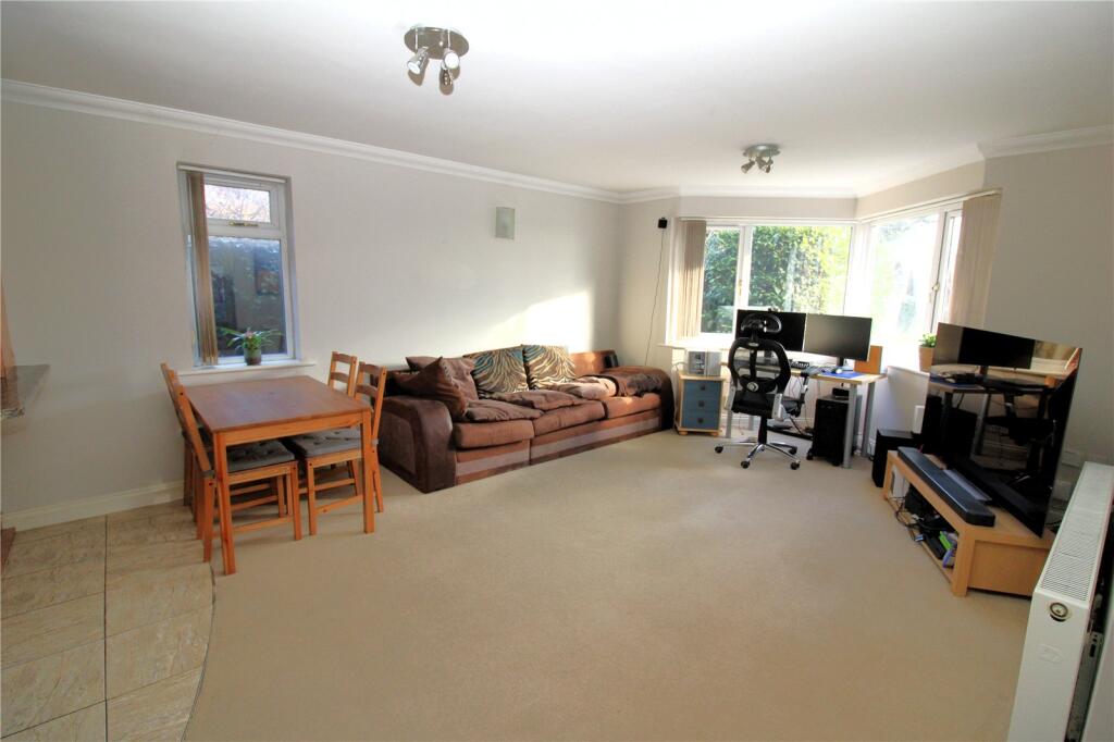 Apartment in Fareham, Hampshire - View 2