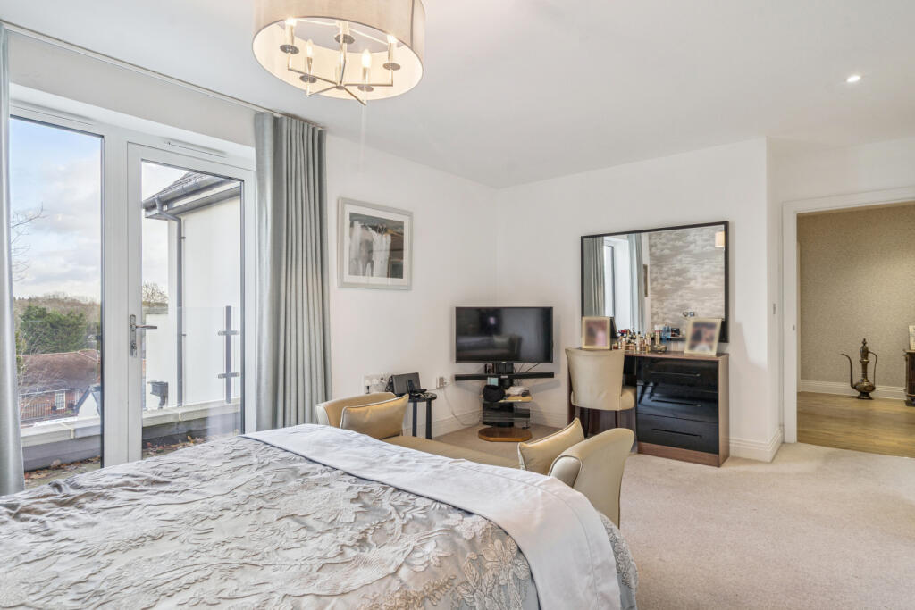 Apartment in Tatling End, Gerrards Cross - View 4