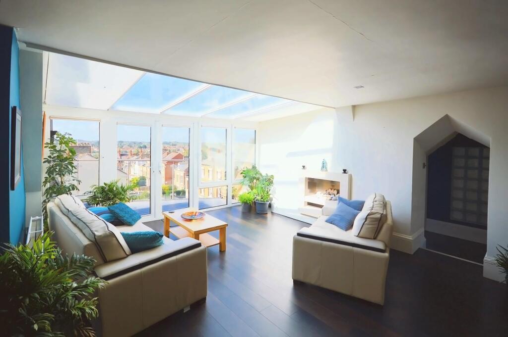 Apartment in Northampton - More