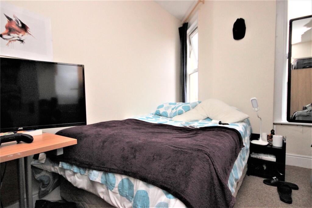 6 bedroom terraced house for rent