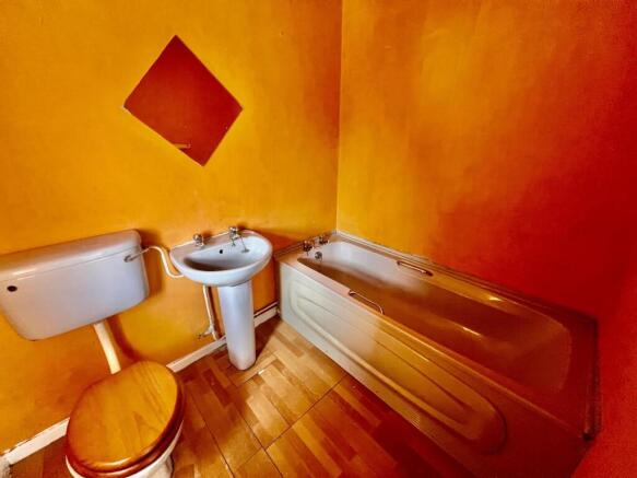 Bathroom (116a)