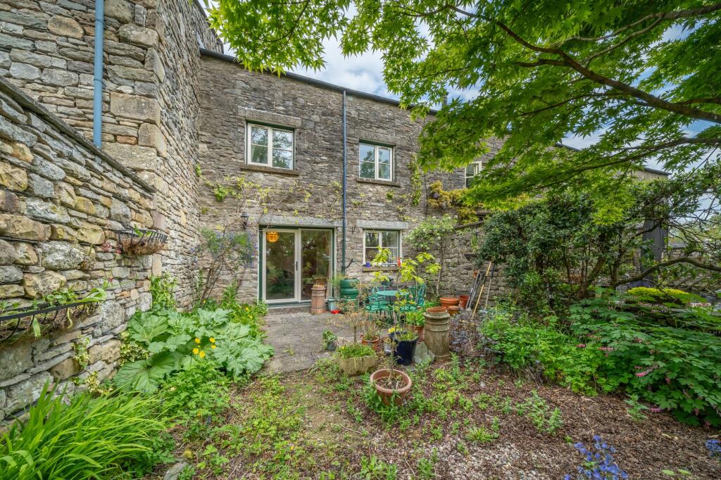 Main image of property: 5 Helsington Laithes, Kendal
