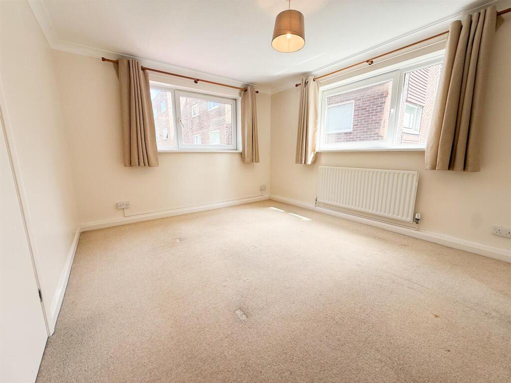 Kingsway Court, Moortown, Leeds, West Yorkshire - More