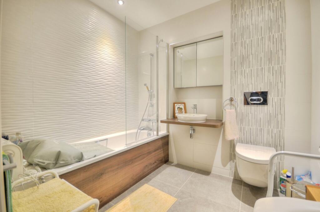 Apartment in Southampton - More