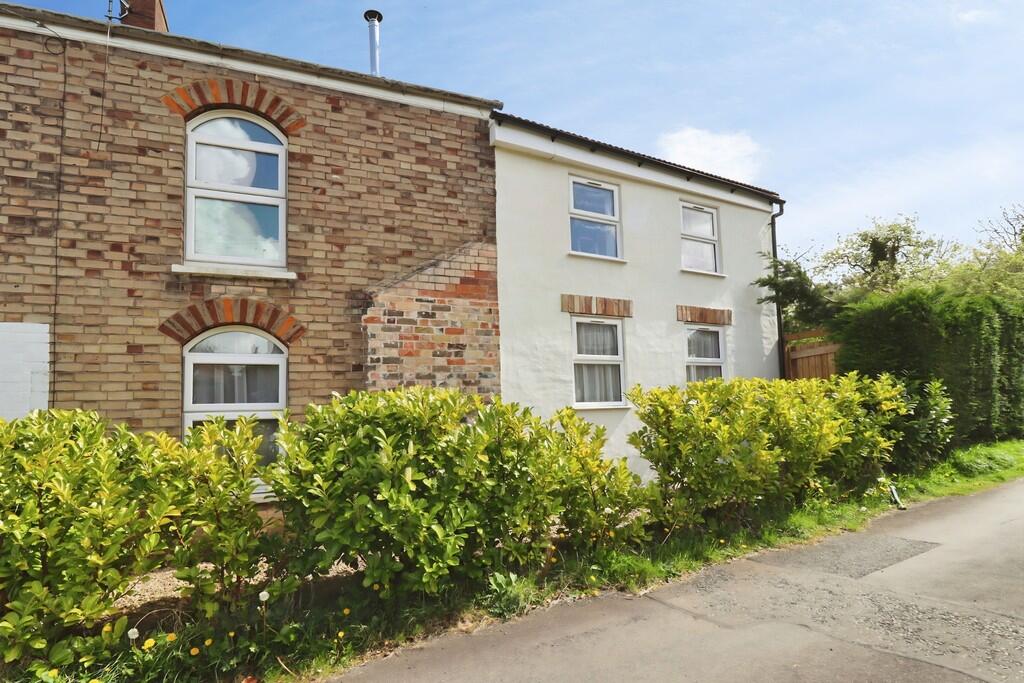 3-bed terraced on North Halls, Binbrook, £244,950