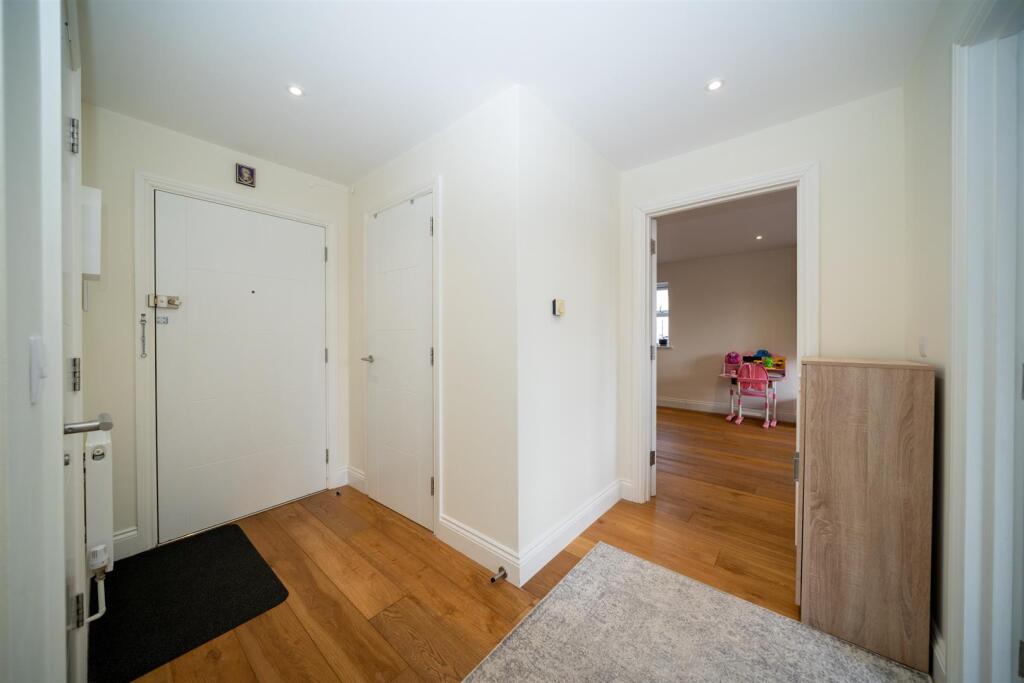 Apartment in Watford - More