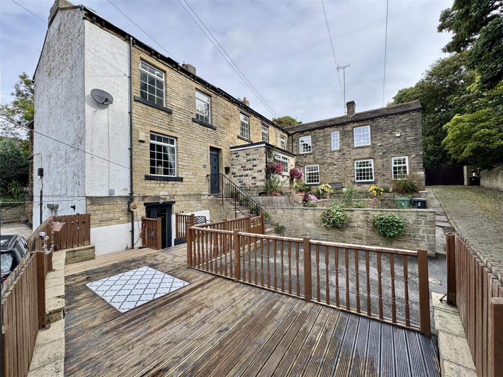 House in Huddersfield - View 3