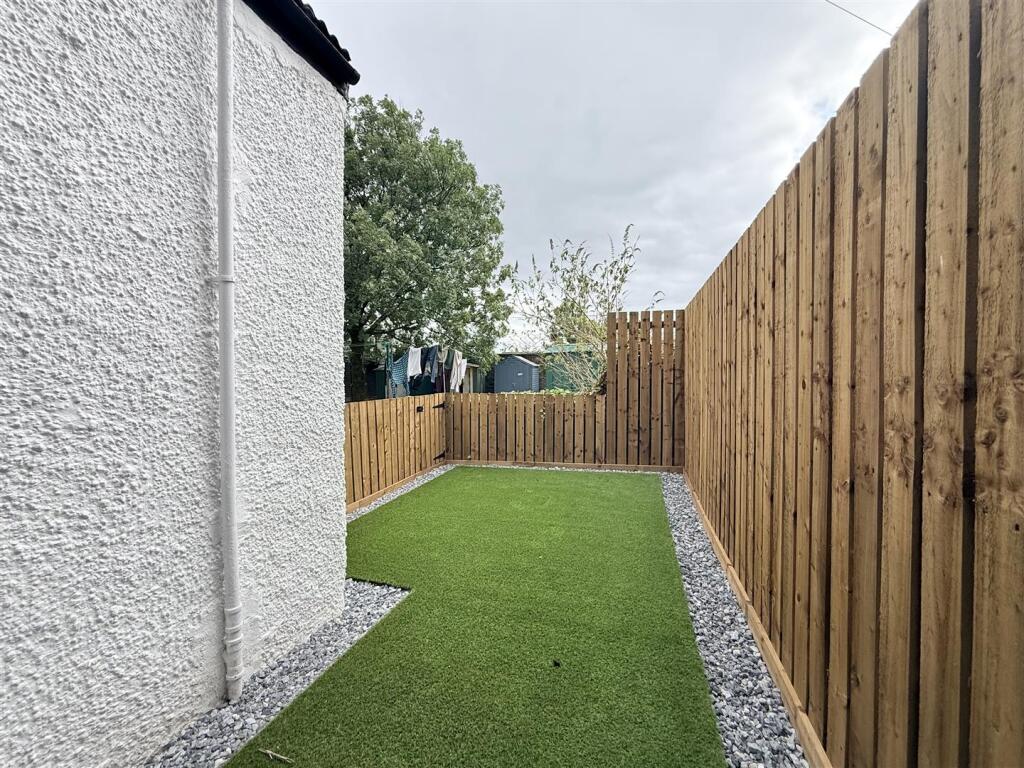 Apartment in Alexandria, West Dunbartonshire - View 3