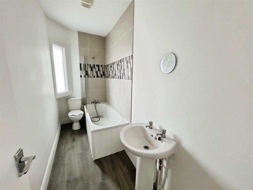 Apartment in Herne Bay, Hunter's Forstal, Mickleburgh Hill - View 4
