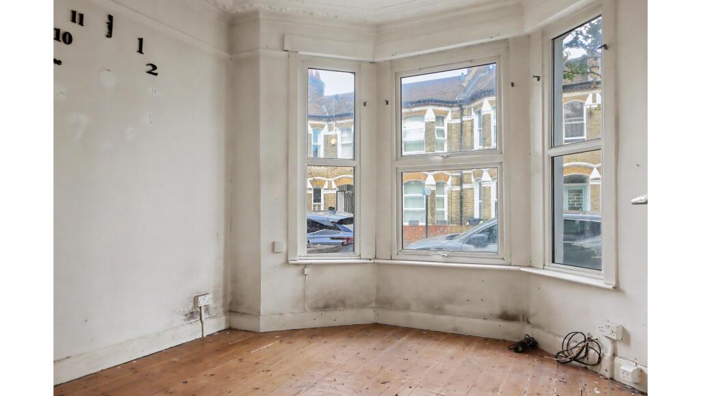 Apartment in London, Stockwell - View 2