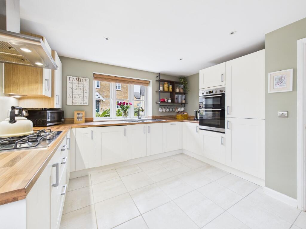 House in Silverstone, West Northamptonshire - View 5