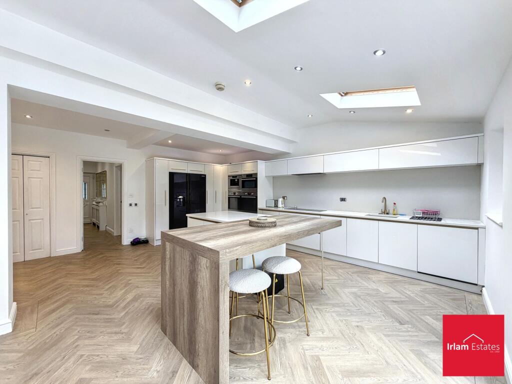Elm Crescent, Worsley, M28 photo 3