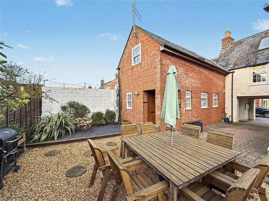 Main image of property: The Ovens, Lechlade Road, Faringdon, Oxfordshire, SN7