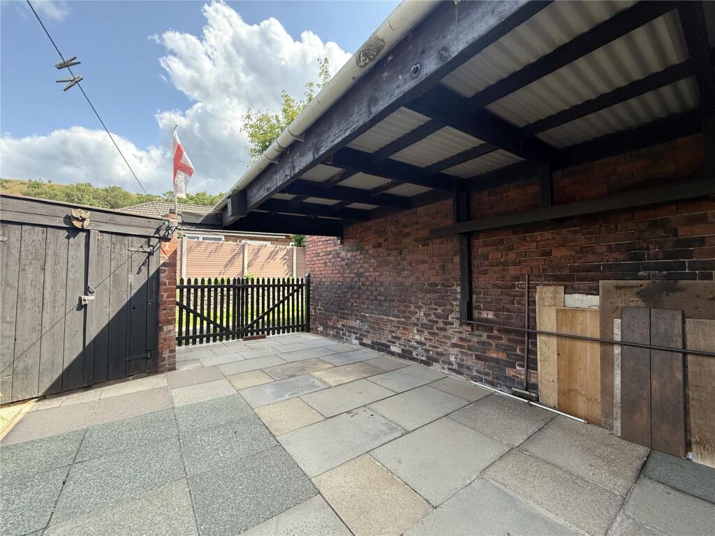 Buckstones Road, Shaw, Oldham, Greater Manchester, OL2 photo 2