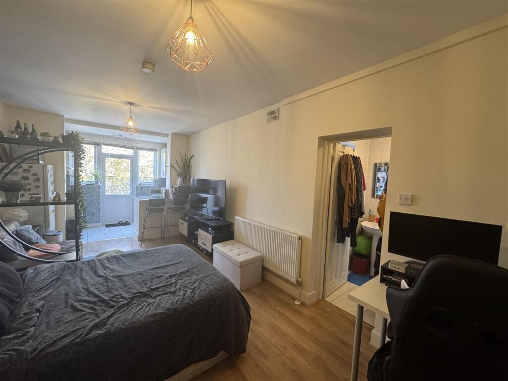 Apartment in London - View 5
