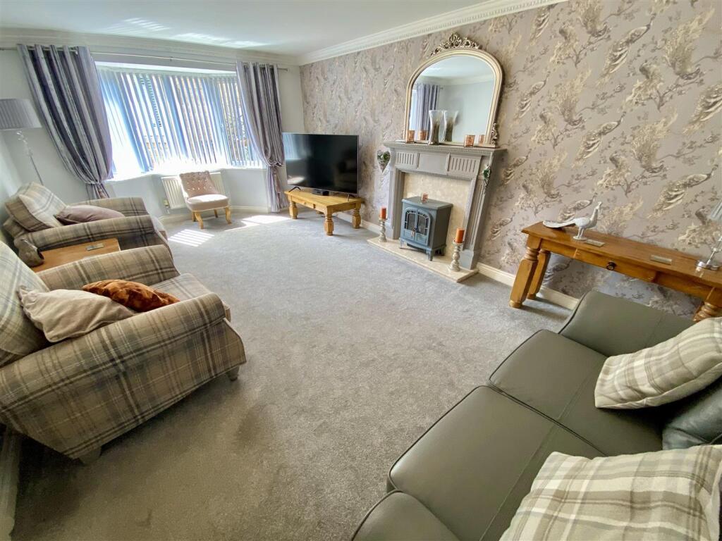 Oakfield Drive, Mirfield photo 3