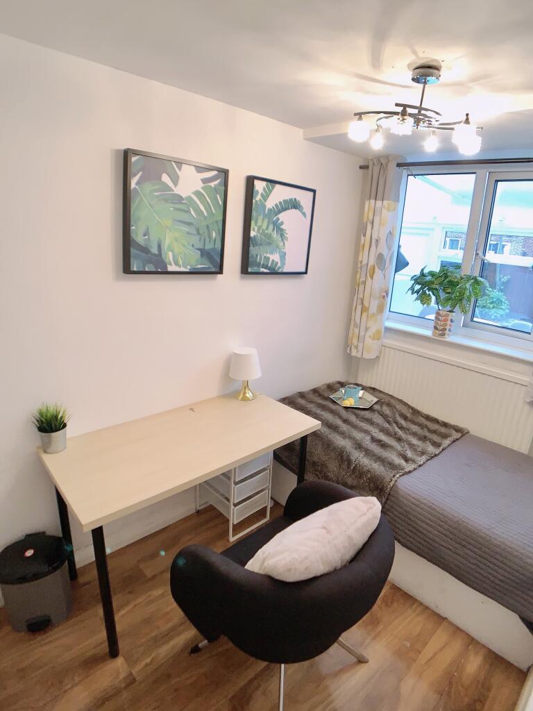 House in London, South Bermondsey, Bermondsey - View 2