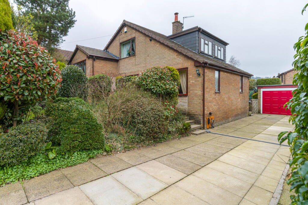 4-bed detached on Rhodes Avenue, Uppermill, Saddleworth, £550,000