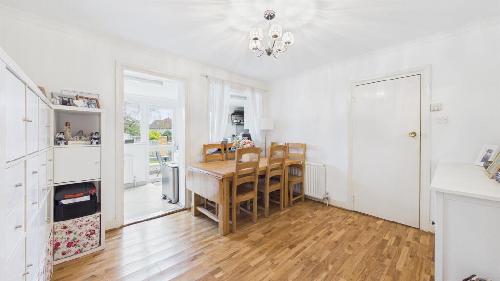 Cromwell Avenue, Cheshunt, Waltham Cross photo 4