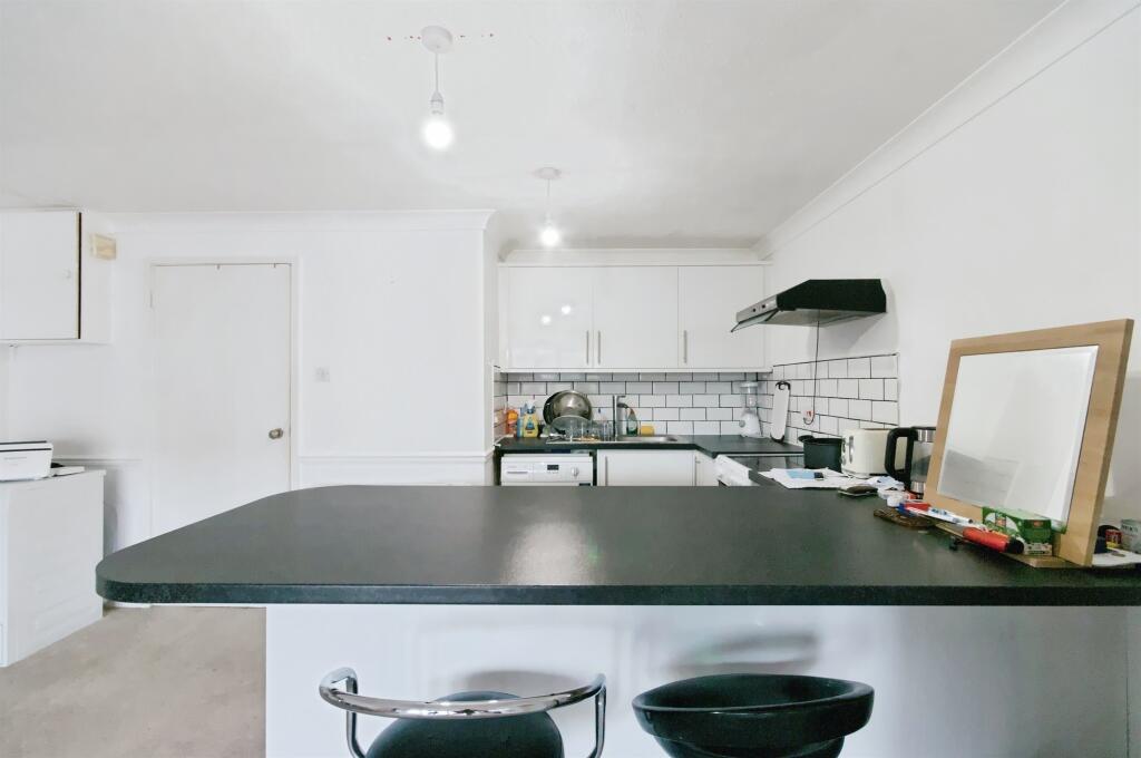 Apartment in Brighton - View 3