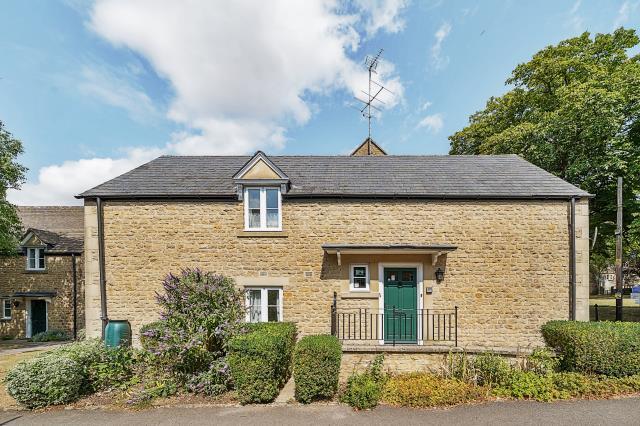 Main image of property: The Playing Close, Charlbury, Chipping Norton