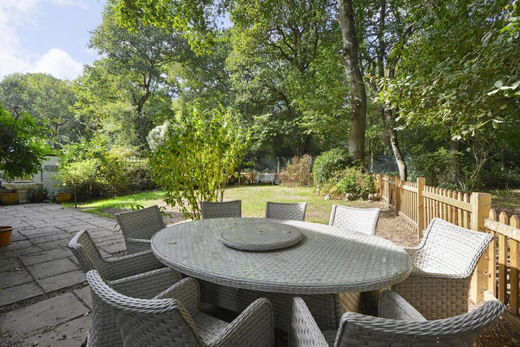 House in Guildford, Compton - View 5