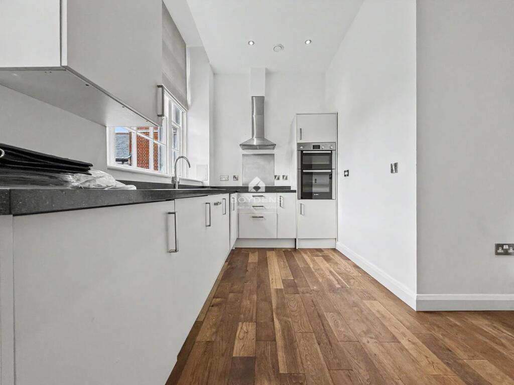 Apartment in Braintree, George Yard And The Market Place - View 2