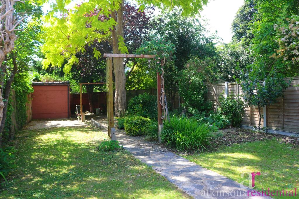 Churchbury Close, Enfield, Middlesex, EN1 photo 3