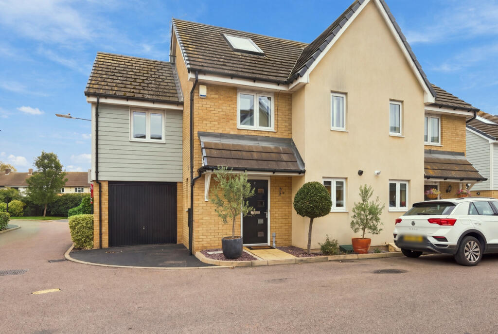 3-bed semi-detached on Elms Court, Westcliff-on-sea, SS0, £400,000