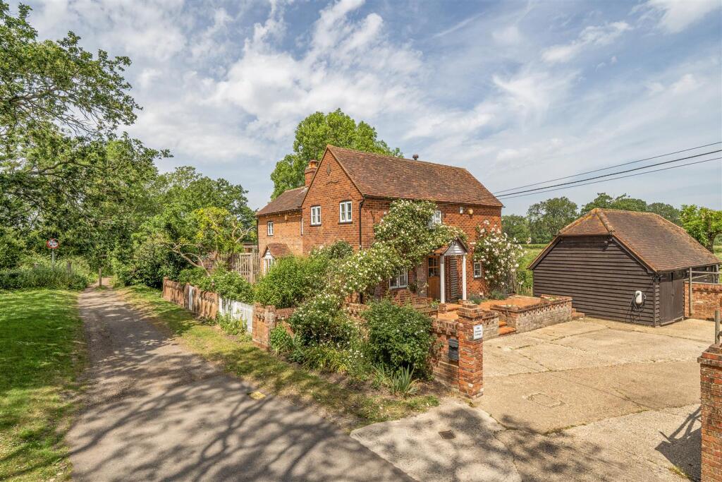 Main image of property: Farley Hill, Berkshire, RG7 1UY