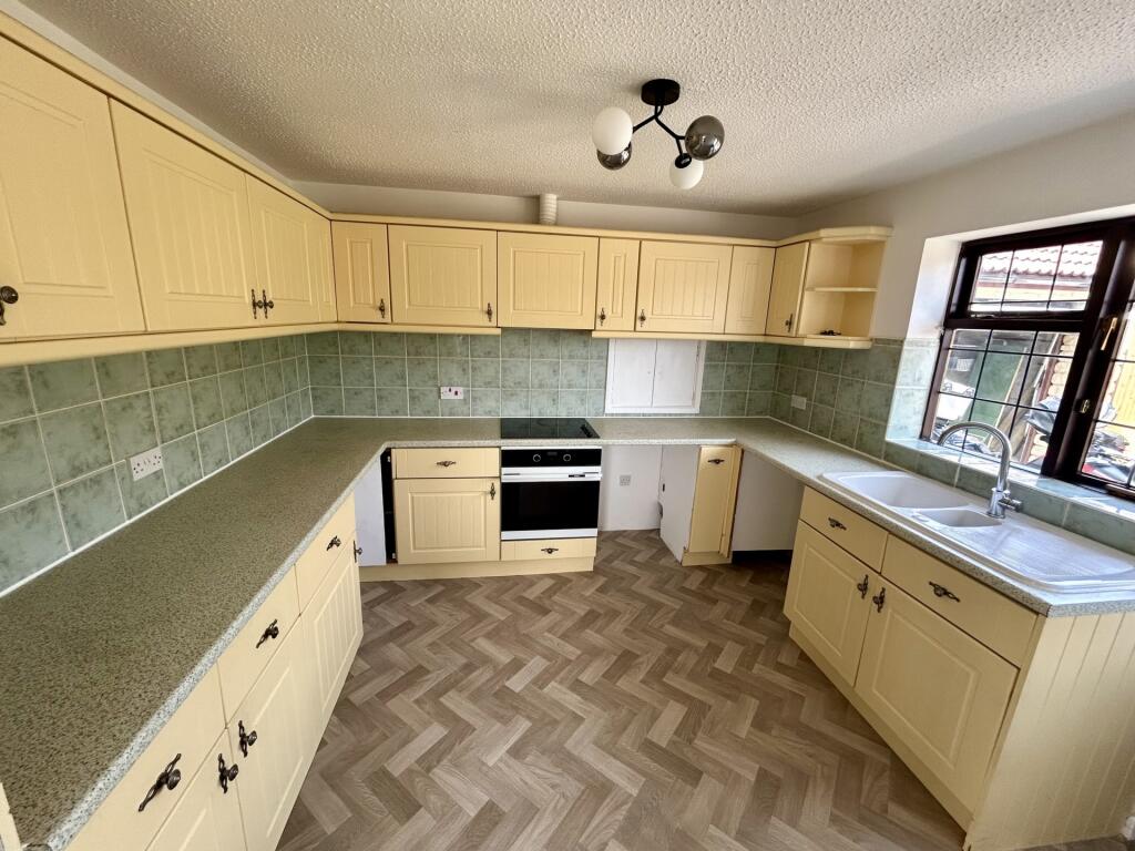 Additional image 5 of Sutton Grange, Yeovil, BA21