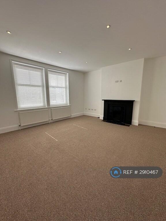 Apartment in Canterbury - View 3