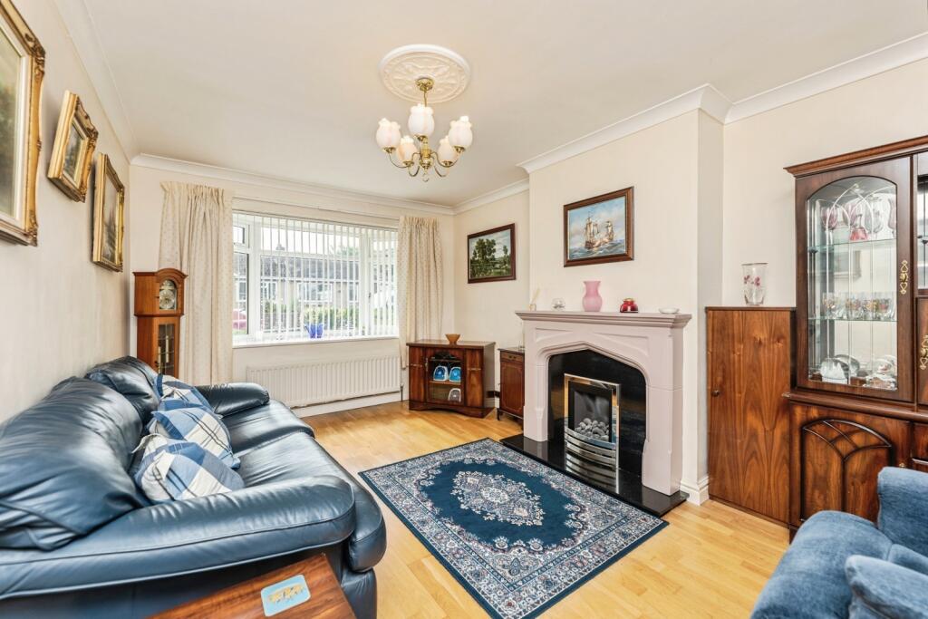 Woodlands Crescent, Hemsworth, Pontefract, West Yorkshire, WF9 photo 3