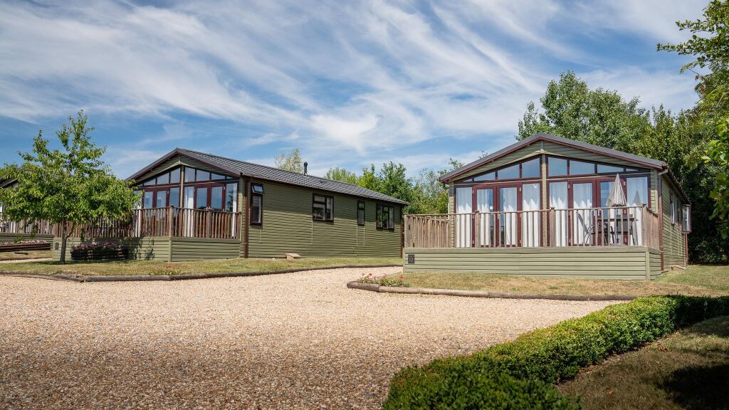 2-bed caravan on Overseal, Derbyshire, DE12 6ND, £190,000