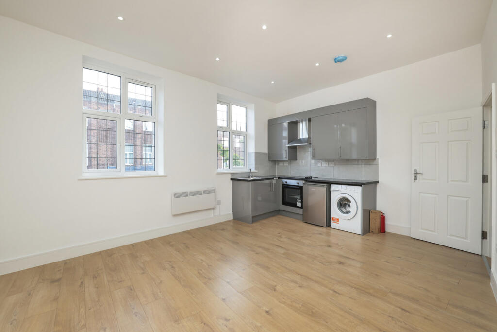 Apartment in Ruislip, London Borough of Hillingdon - More