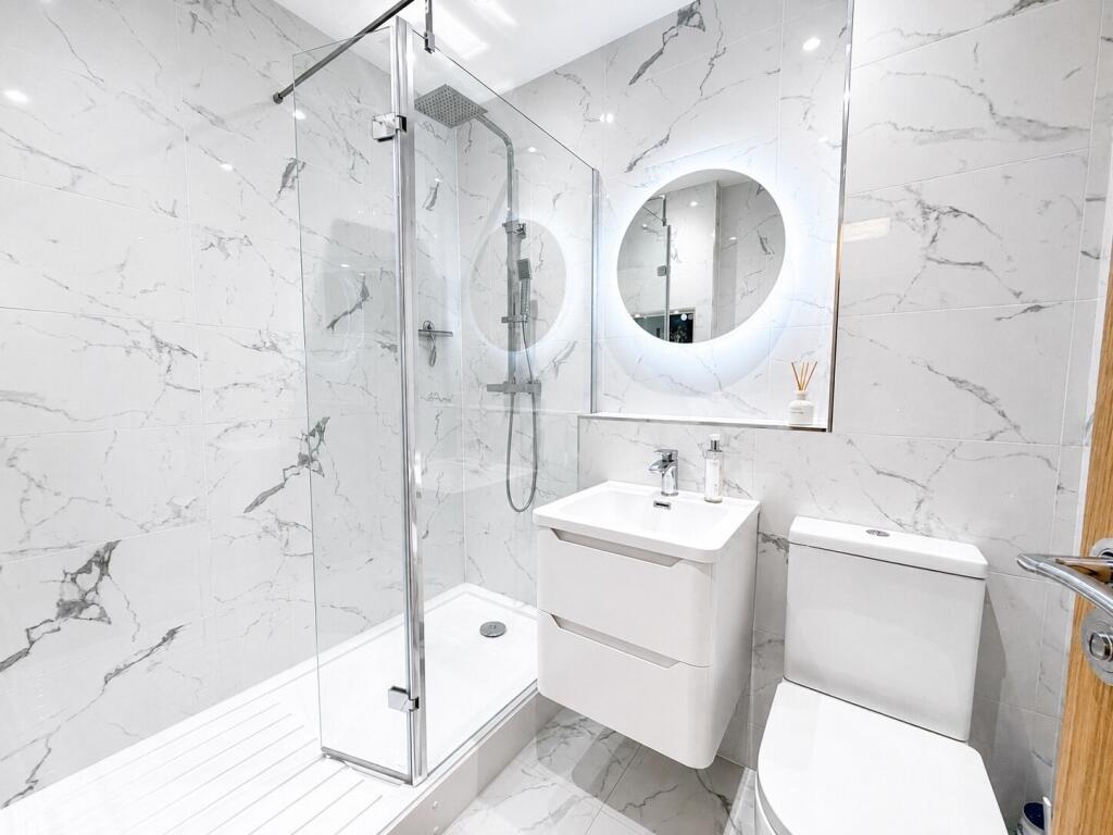 Apartment in Southend-on-Sea - View 3