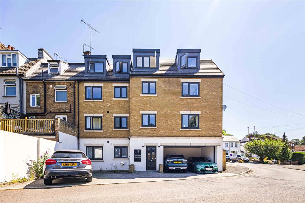 Main image of property: Glenview Road, Hemel Hempstead, Hertfordshire, HP1
