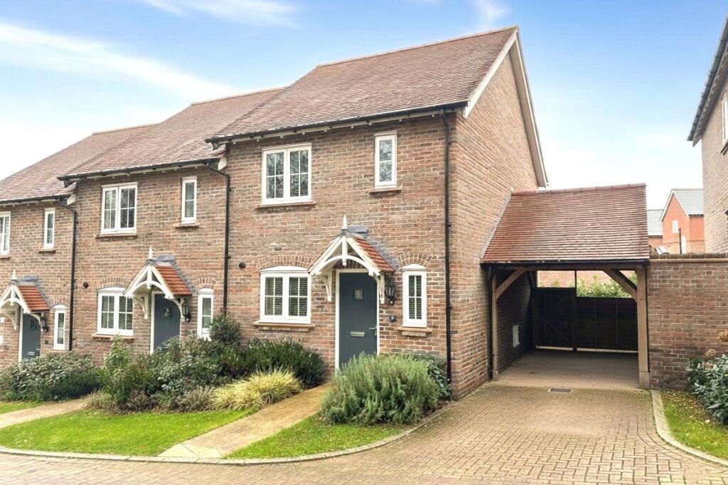 2-bed terraced on Bennetts Rest, Hook, Hampshire, RG27, £400,000