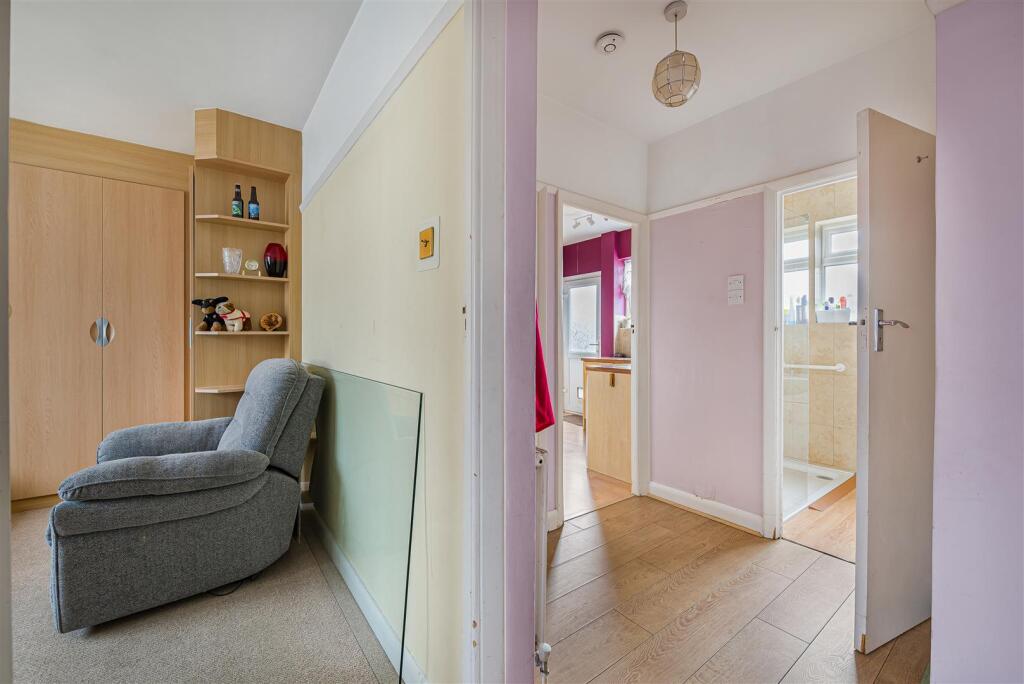 Apartment in Sidcup, Hurst, Albany Park - More