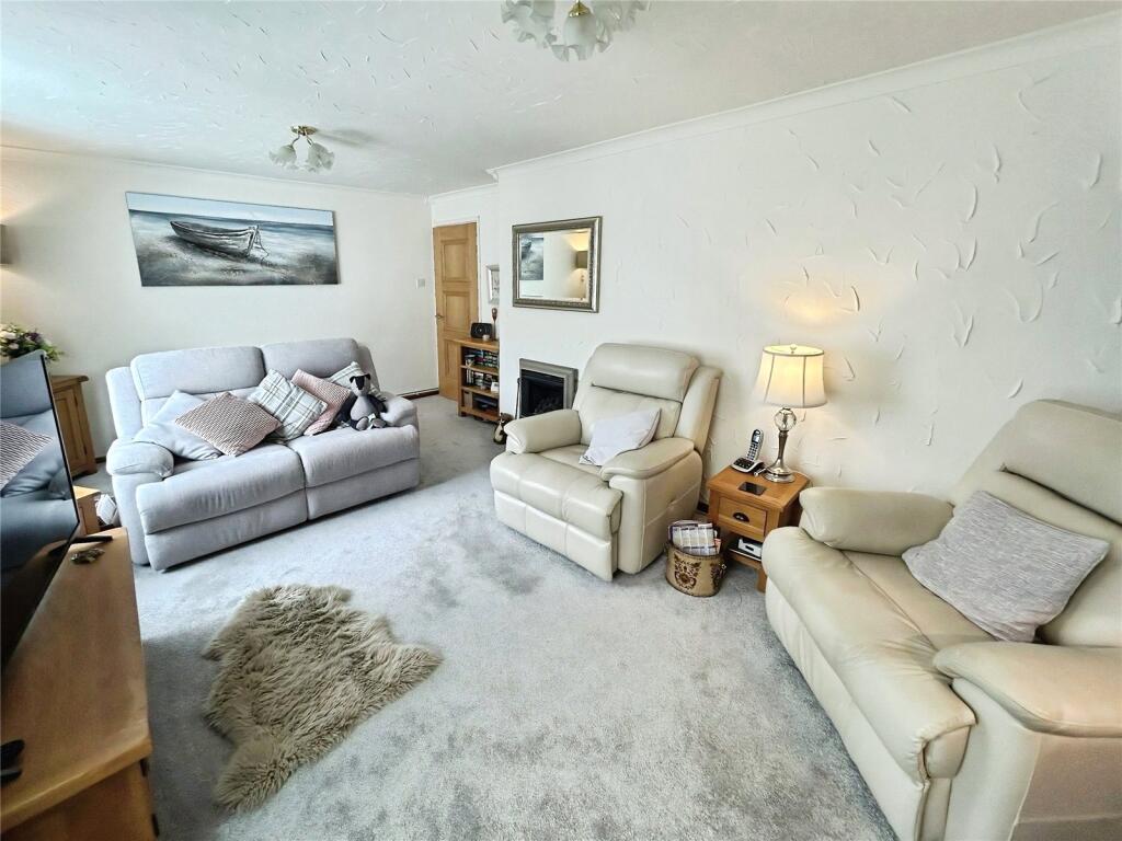 The Crescent, Stapleford, Nottingham, Nottinghamshire, NG9 photo 2