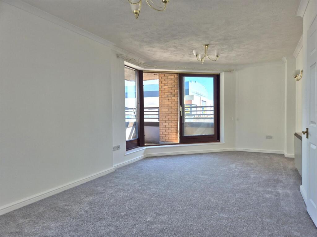 Apartment in Weston-super-Mare, North Somerset - View 3