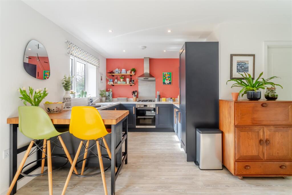 Energy efficient four bedroom home in the village of Langford photo 3