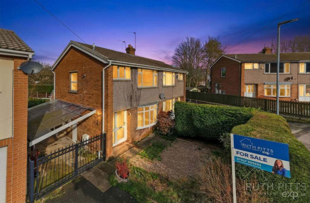 Woodleigh Crescent, Ackworth, WF7 photo 3