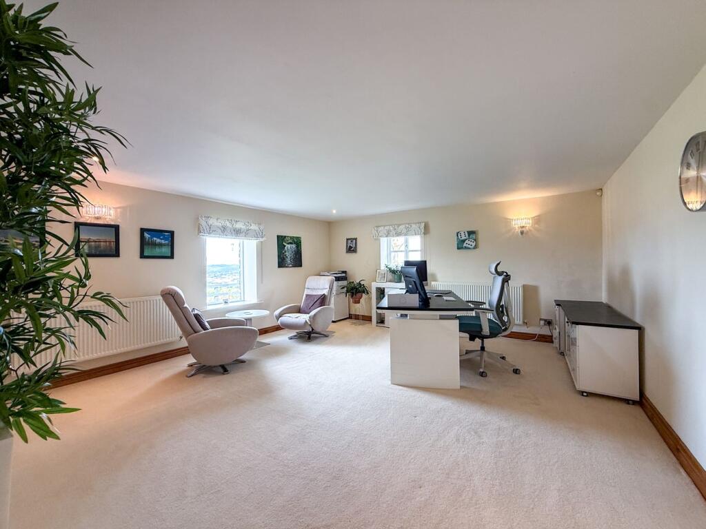 House in Huddersfield - View 5